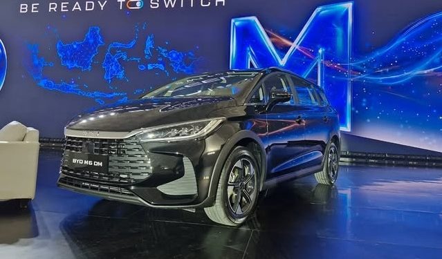Mobil Hybrid Pertama BYD, M6 DM Siap Mengaspal di Indonesia
